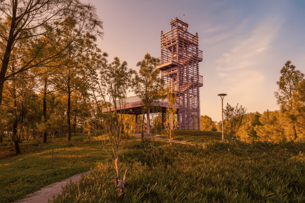 Vọng g&aacute;c ngắm cảnh tr&ecirc;n đồi